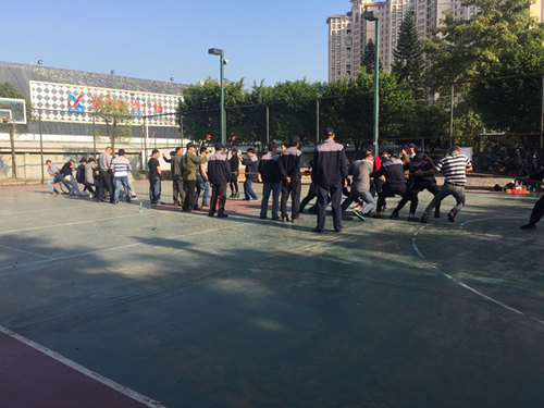 耐力的比拼—拔河賽 耐力的比拼—拔河賽