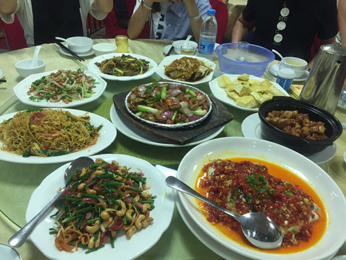 晚上聚餐 晚上聚餐